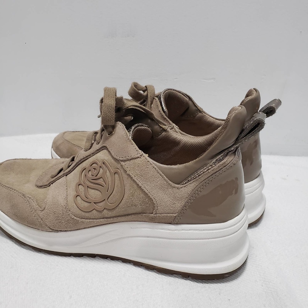 TARYN ROSE Zadie Beige w/white trim Fashion Sneaker TR0582 Size 9b Medium